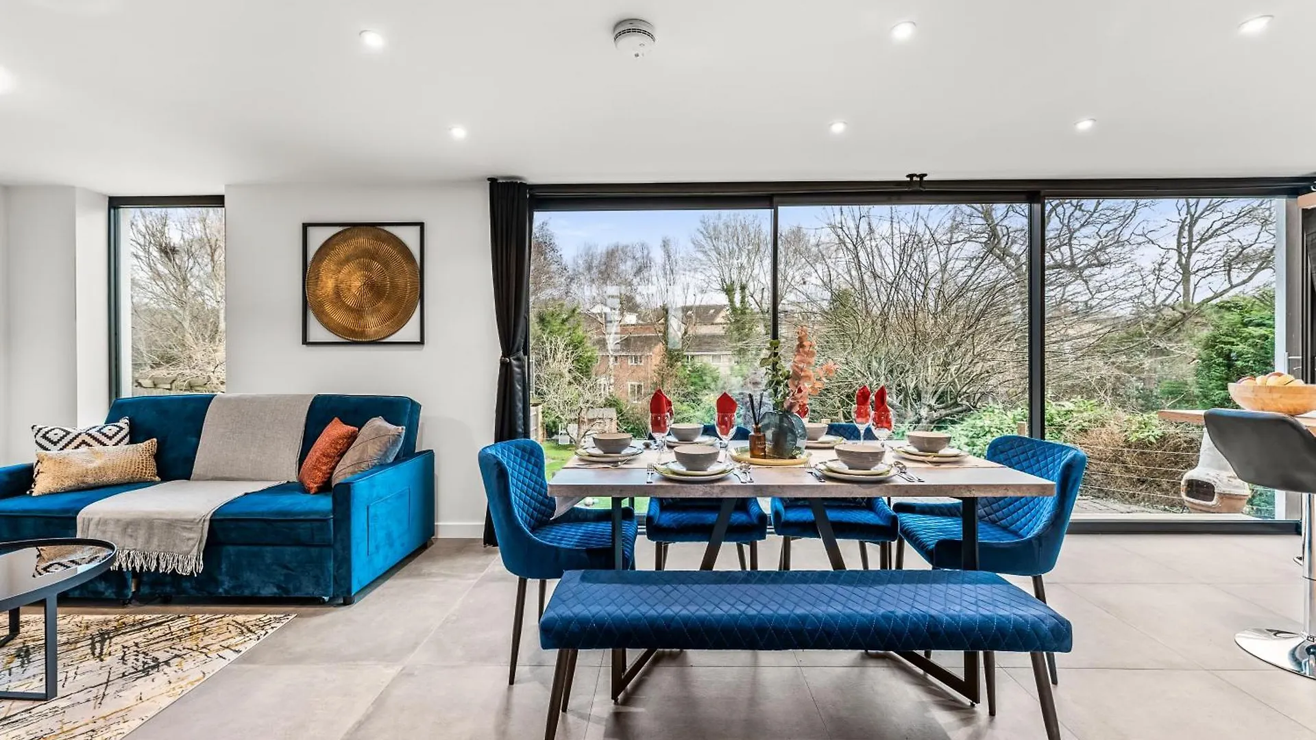Elegant Retreat In Cheltenham - Garden & Parking Included Holiday home