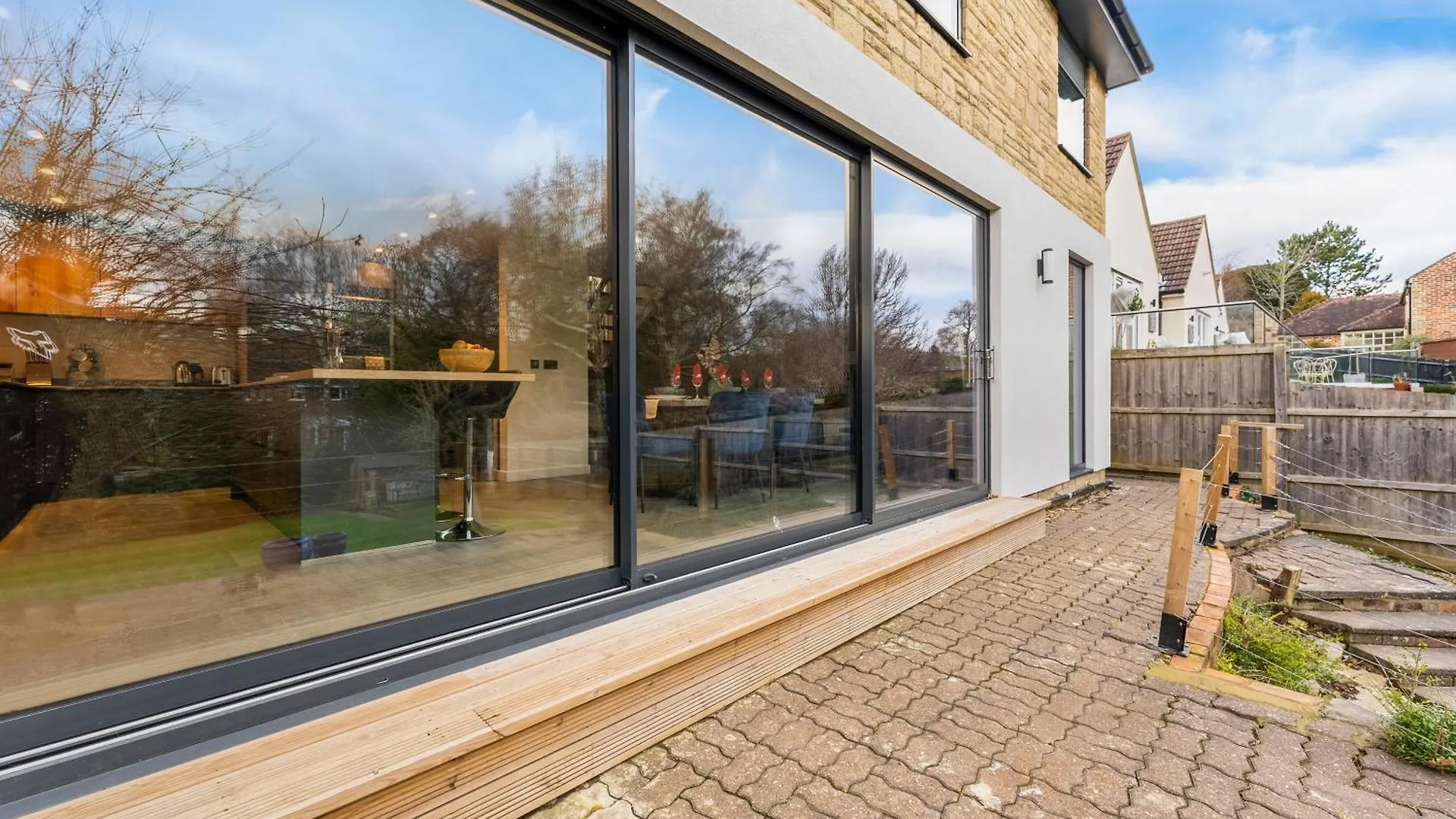 Elegant Retreat In Cheltenham - Garden & Parking Included 0*,  United Kingdom