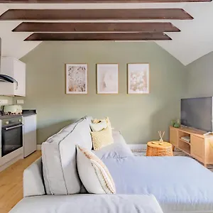 Apartment St