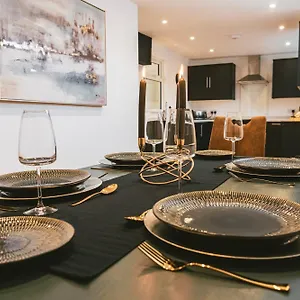  Apartment Tunstall House